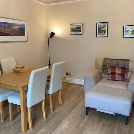 Great Location, Quiet Yet 5 Mins To Centre With Walks From The Door And Parking Daire Bowness-on-Windermere