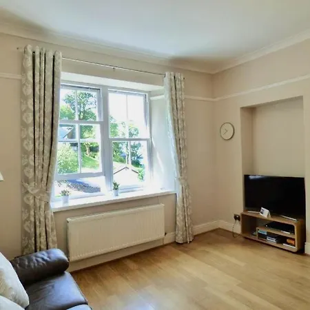 Great Location, Quiet Yet 5 Mins To Centre With Walks From The Door And Parking *